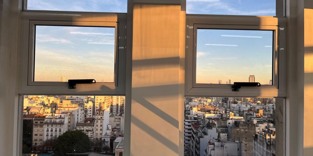 Este invierno, que el frío se quede afuera: elegí aberturas de calidad con ERICAY