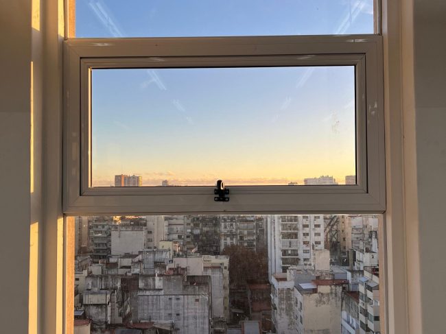 Cómo Evitar las Altas Temperaturas en tu Hogar con Ventanas Adecuadas