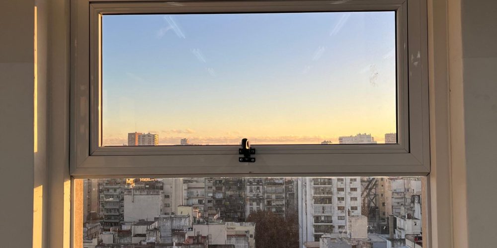 Cómo Evitar las Altas Temperaturas en tu Hogar con Ventanas Adecuadas