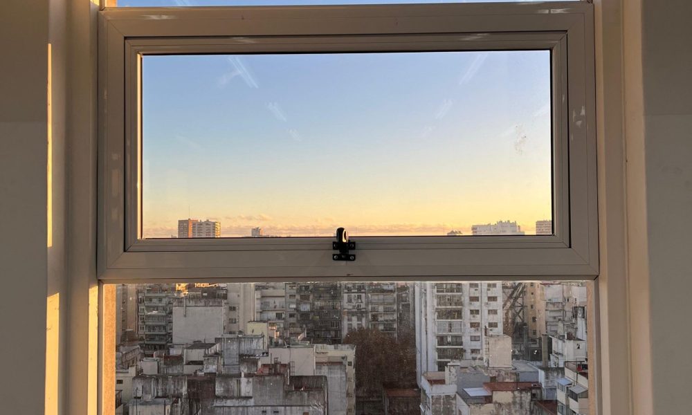 Cómo Evitar las Altas Temperaturas en tu Hogar con Ventanas Adecuadas